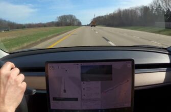 Tesla Power Reduced warning with turtle icon on touchscreen Model 3 while driving